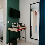 Townhouse17 Boutique 3* Виктория