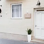 Townhouse17 Boutique 3*